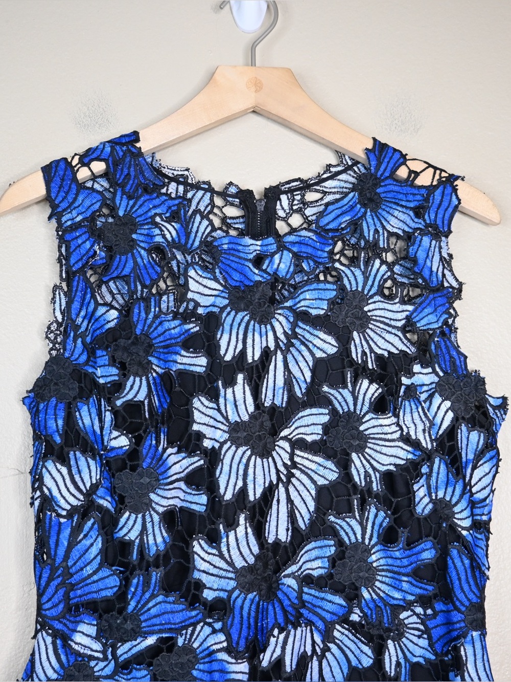 Elie Tahari Women's 4 Blue Black Floral Guipure Lace Sleeveless Dress - Picture 4 of 11